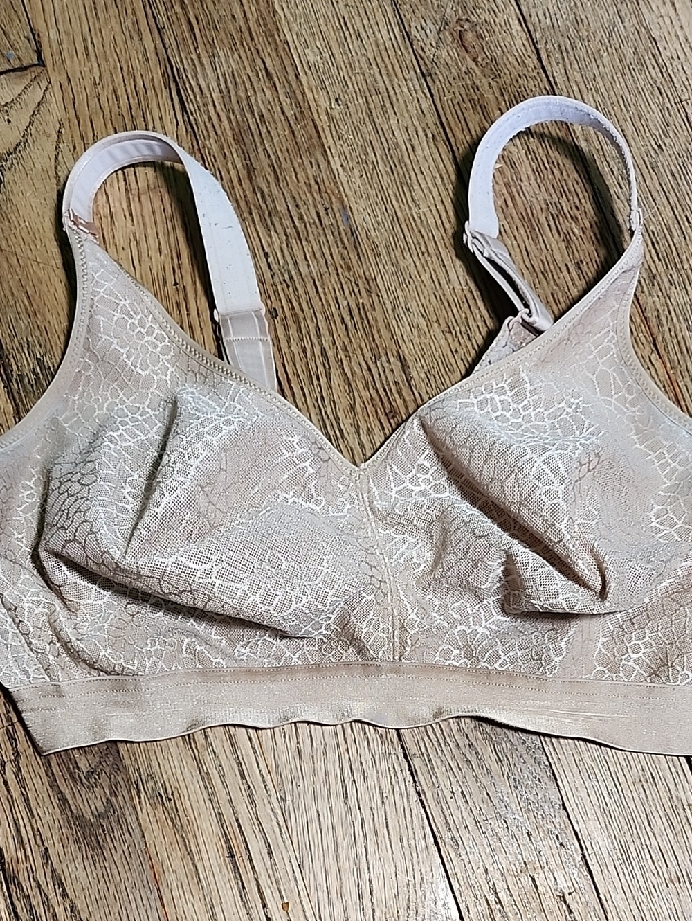 Chantelle Shimmer Lace Wireless Bra in Nude Pink